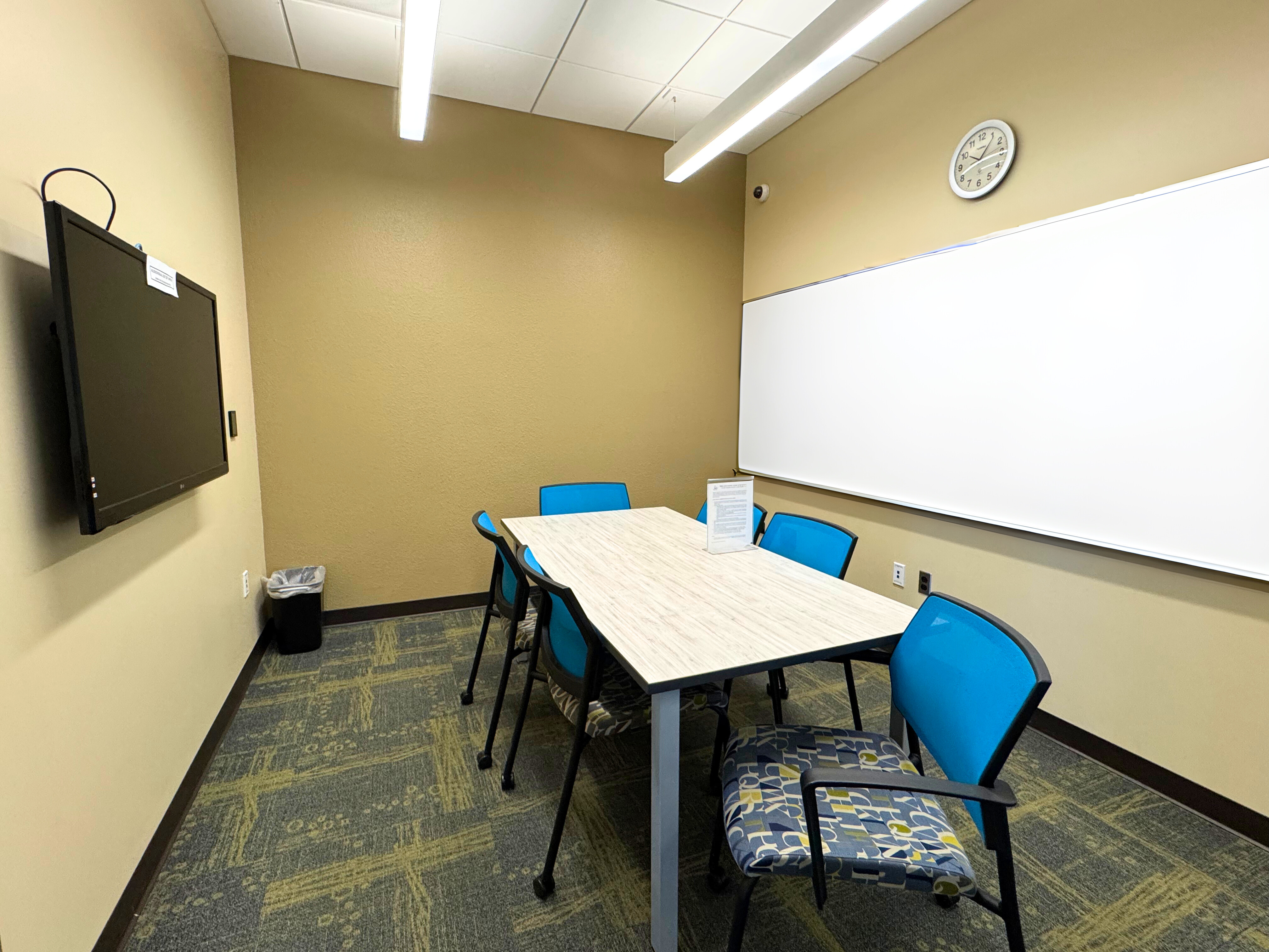 Room 110 - C seats 6 people