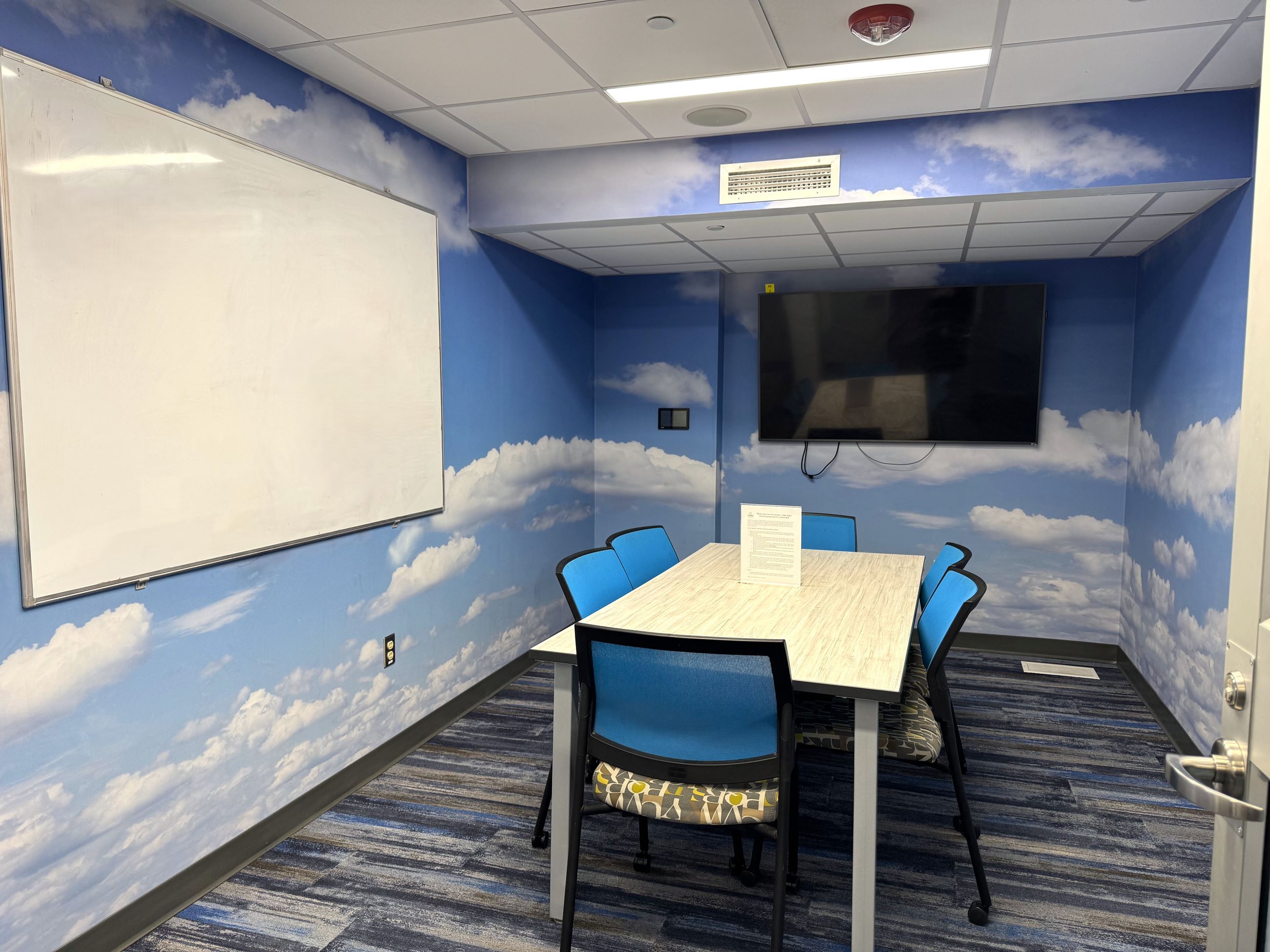 Downtown Cloud Study Room, seats 6 people